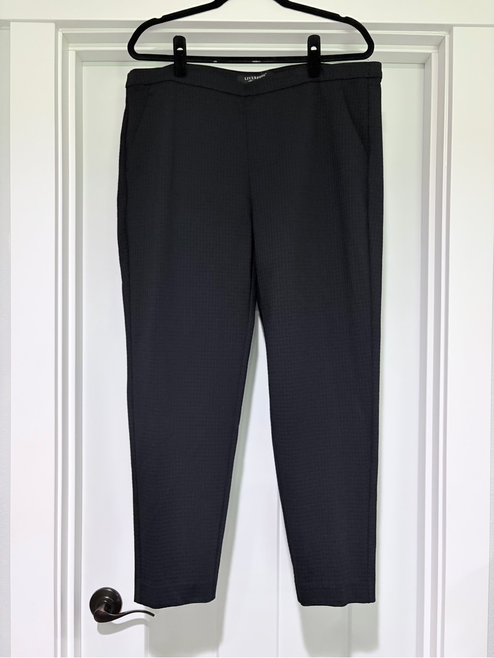 Liverpool Kayla Pull on Black Trouser Ankle Pants. Size 16.